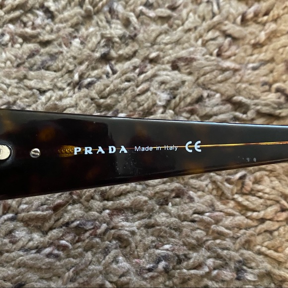 Prada sunglasses - Picture 4 of 6